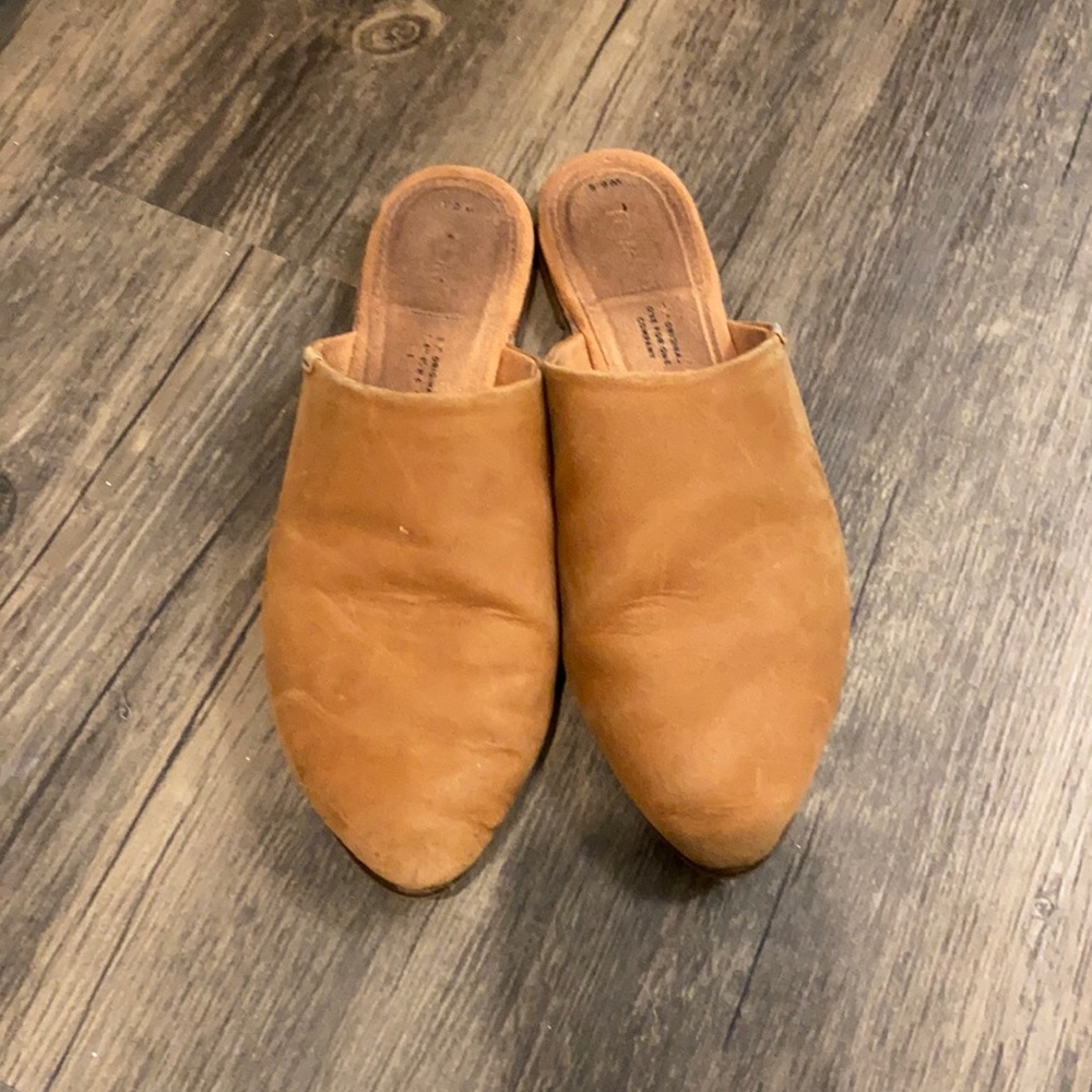 Brown toms slides flats